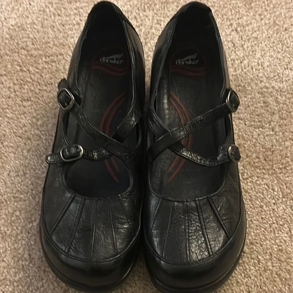 Dansko Black Flats with Comfort and Style - Picture 1 of 7
